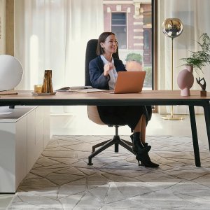 Modern executive desk se:vision by Sedus in a corner office