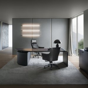 Siena executive desk by i4Mariani in a corner office