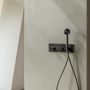 Two-way rain and jet showerhead from the Sixty range