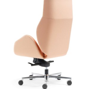 Wooden outer shell of the Suoni executive armchair