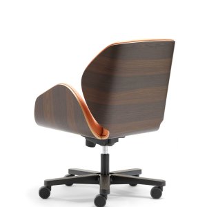 Low backrest Suoni armchair at a writing desk