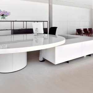Socket kit with black cover under the pad of the Asymmetrical desk