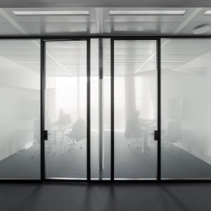 Motorized Venetian blind housed in the W80 glass cavity