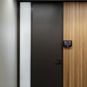 Room booking monitor at the entrance of a W80 meeting room