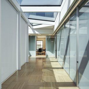 Single glazed W80 partition flush with the exterior