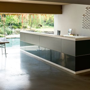 Inspectable cable tray under the worktop of the Vogue reception desk