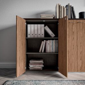 Striped ebony veneer on an X10 executive desk