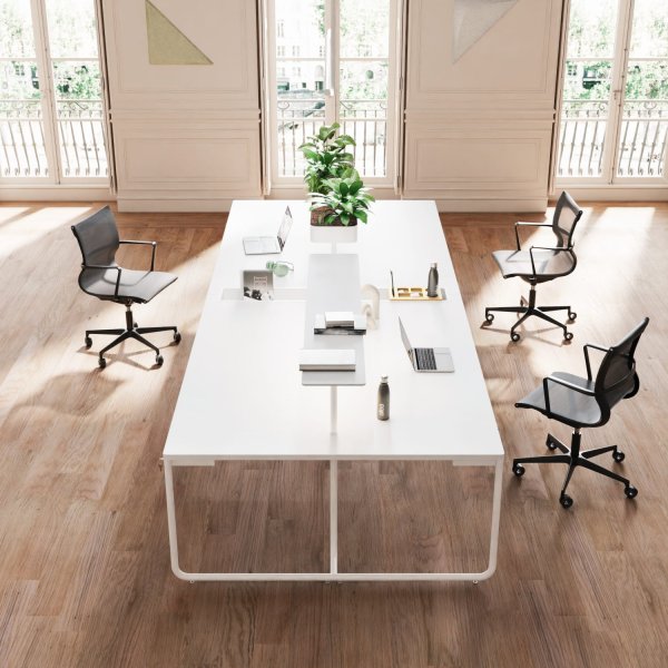 Alea Office Italian-design workspace in a U.S. office