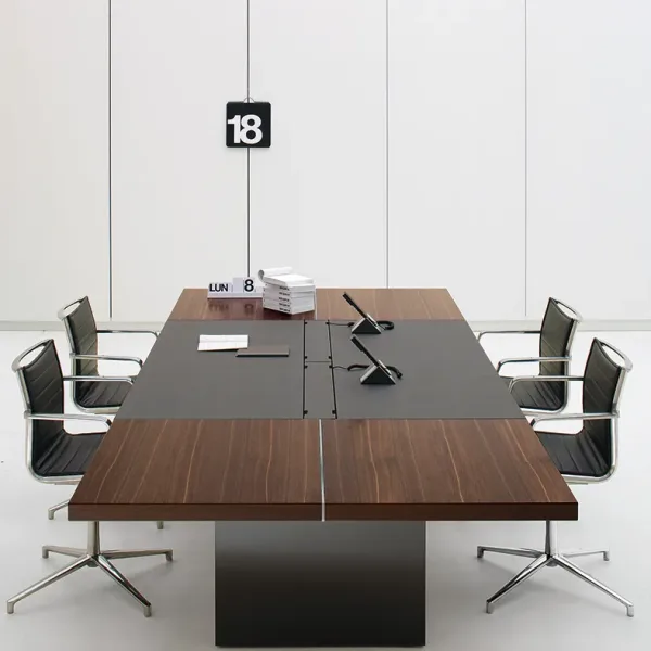 US corner office with an Archiutti Ellan wood-and-metal executive desk