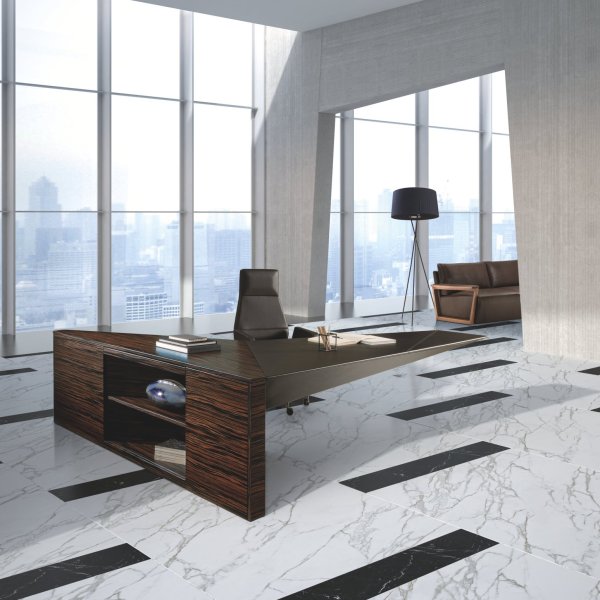 American corner office with i4Mariani veneered executive desk and leather armchairs
