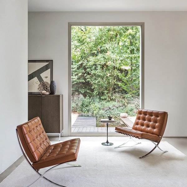 Knoll office systems and icons in a US headquarters