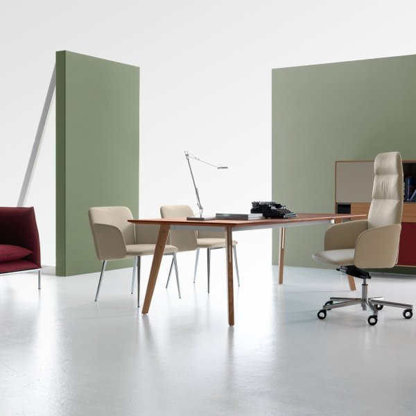 US corporate lobby with Quinti lounge chairs and small sofas