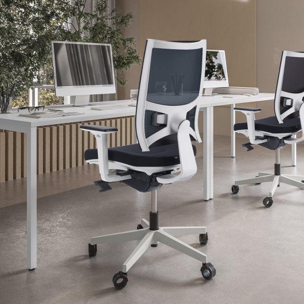 Award-winning Sitland Italian office chair in a corporate interior