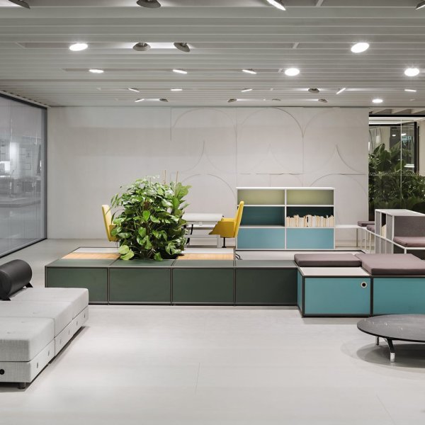 US corporate floor with a reconfigurable Tecno Clavis desk system