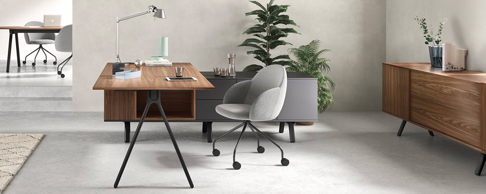 Desk with return and credenza