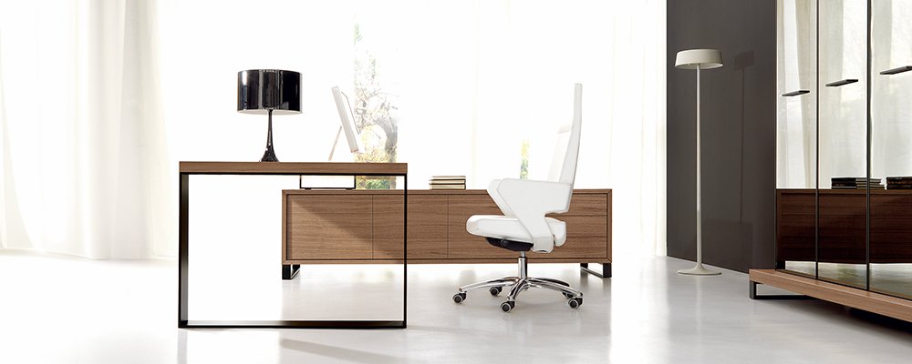 Desk with return and credenza